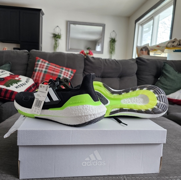 Men's Adidas shoes - Picture 2 of 4